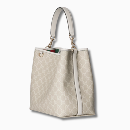 Bolso tipo cubo mediano con emblema GG