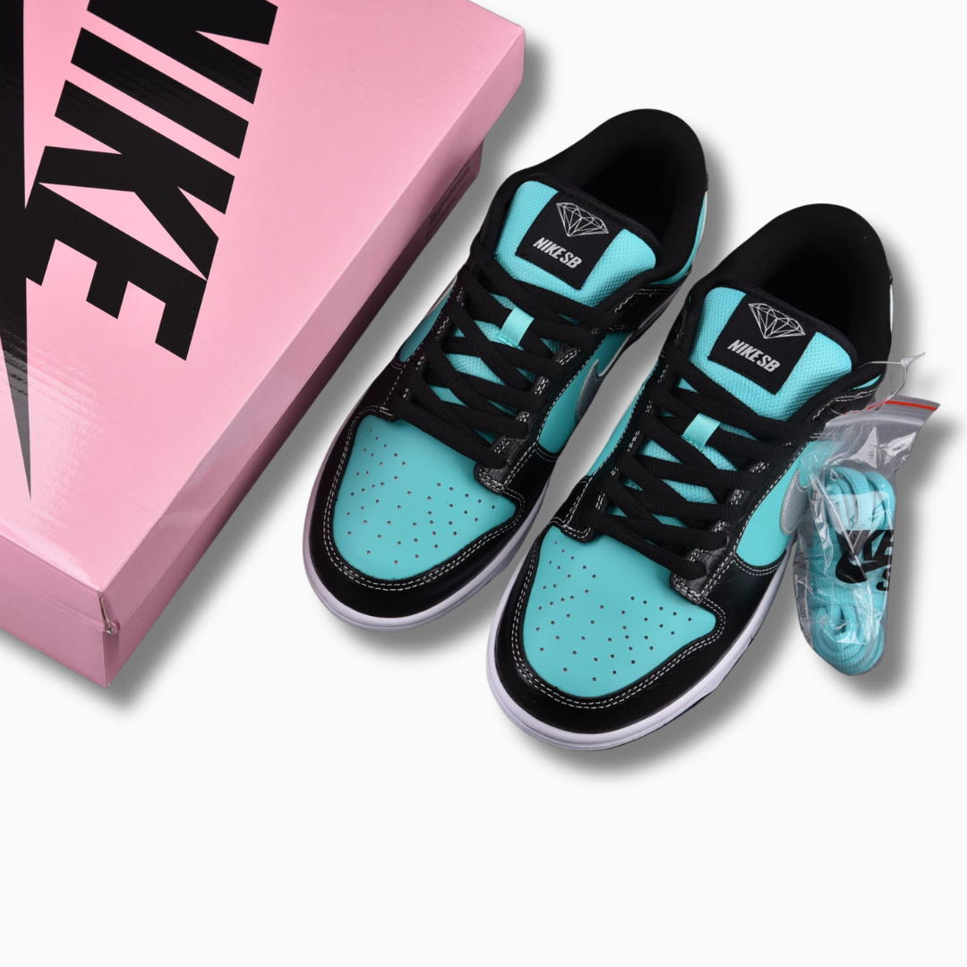 Nike SB Dunk Low Diamond Supply Co.