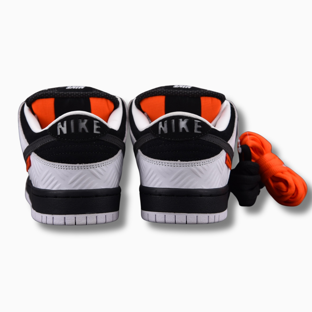Nike SB Dunk Low TIGHTBOOTH