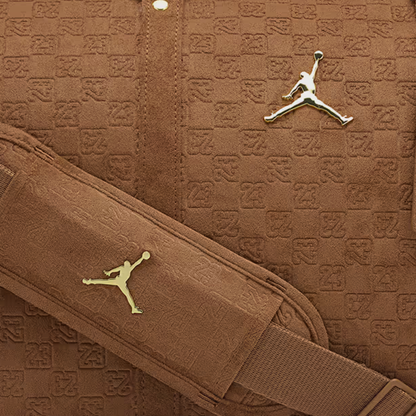 Saco de Desporto Jordan Suede Monogram Duffel Bag (25L) - Cognac