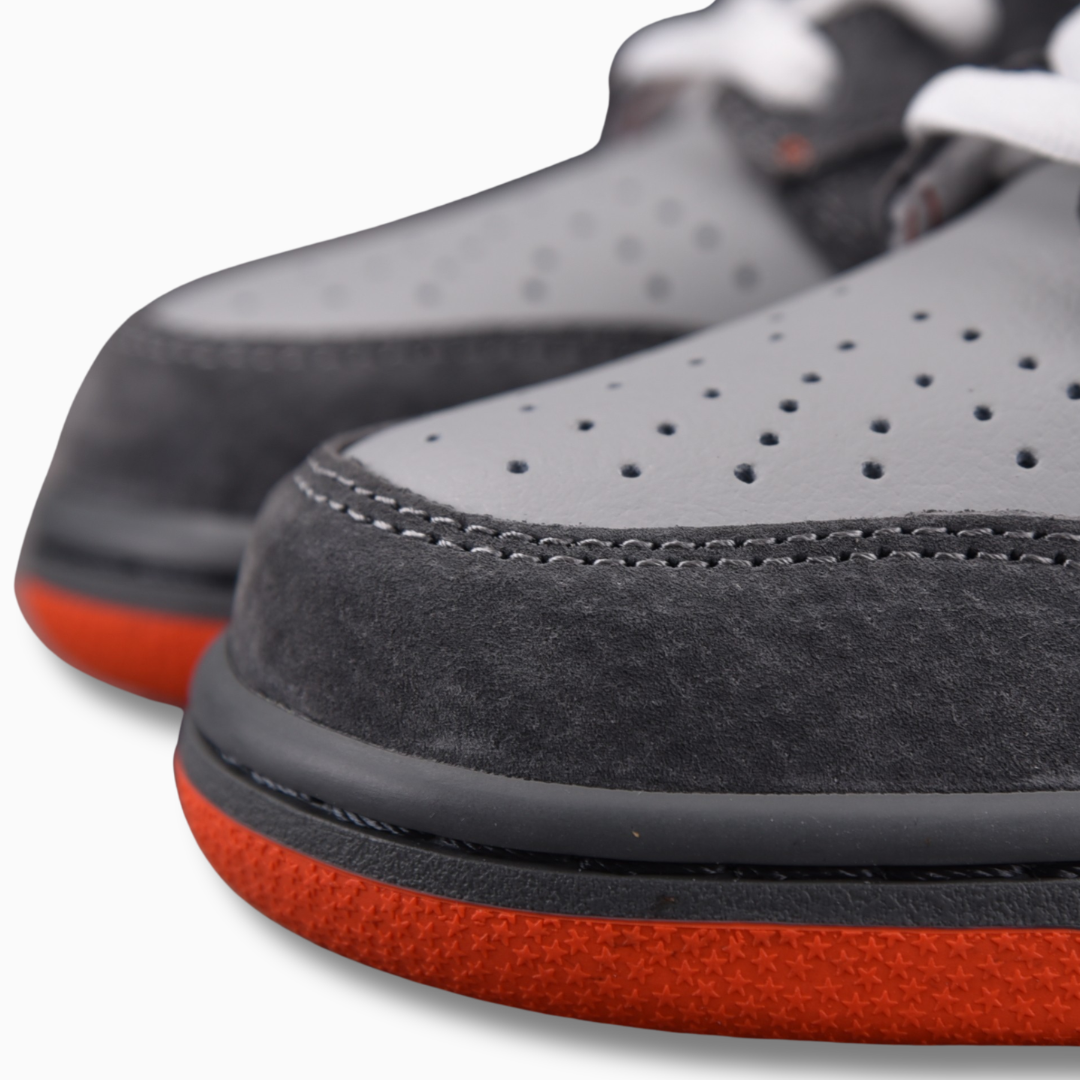Nike SB Dunk Low Staple NYC Pigeon