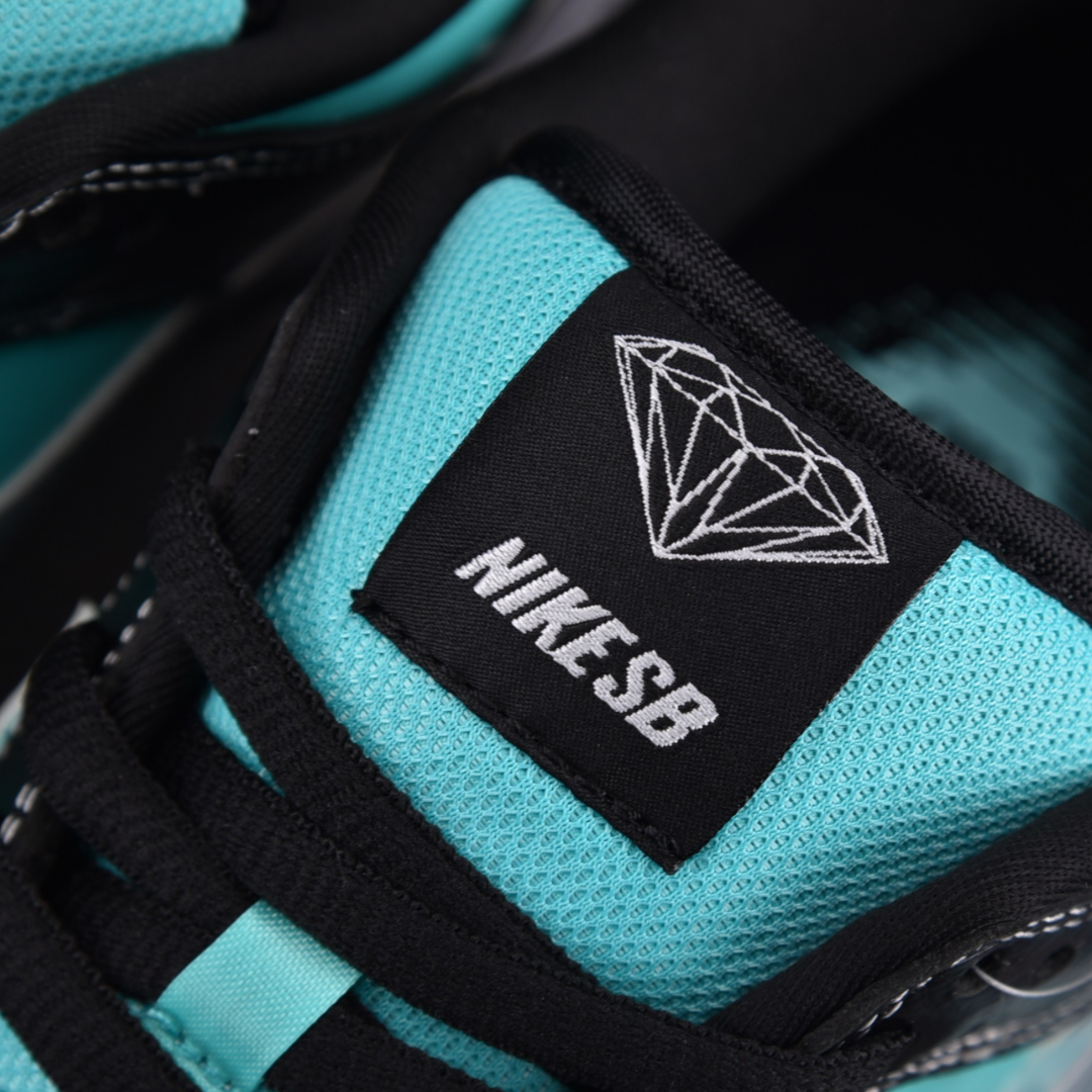 Nike SB Dunk Low Diamond Supply Co.