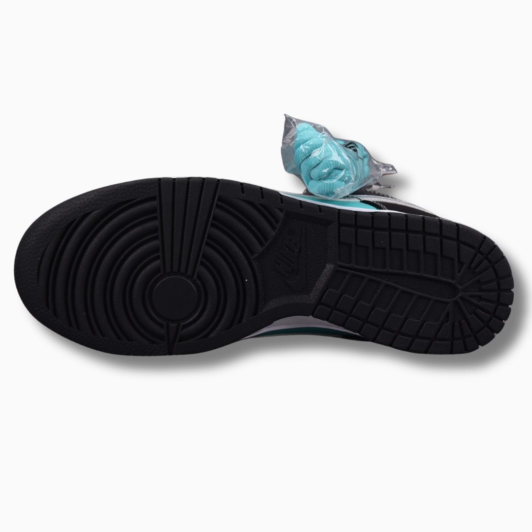 Nike SB Dunk Low Diamond Supply Co.